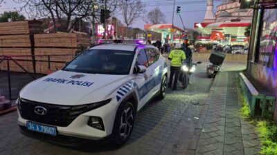 İstanbul Sultangazi ilçesinde meydana gelen trafik kazasında bir yaya, motosiklet