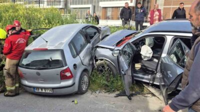Balıkesir’in Susurluk ilçesinde çift taraflı ve sıkışmalı bir trafik kazası