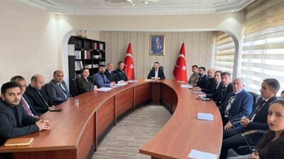 Susuz Kaymakamı Muhammed Emin Tutal’ın başkanlığında, okul güvenliği toplantısı gerçekleştirildi.