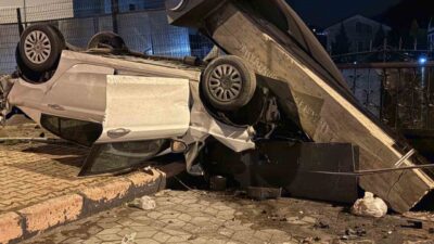 Kayseri’nin Melikgazi ilçesinde meydana gelen trafik kazasında, bir otomobilin kontrolünü
