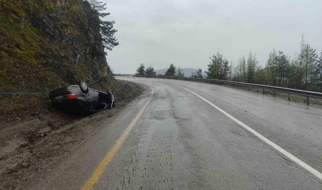 Kastamonu’nun İnebolu ilçesinde meydana gelen bir trafik kazasında, bir otomobil