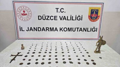 Düzce’de, ellerinde bulunan tarihi eserleri satmak amacıyla müşteri arayan ve