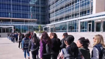 Mersin’in Tarsus ilçesinde narkotik madde ticaretine yönelik gerçekleştirilen operasyonda 95