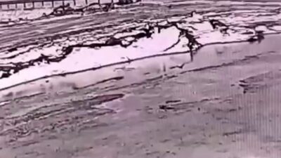 Tatvan ilçesinde meydana gelen trafik kazasında, sürücüsünün kontrolünü kaybettiği otomobilin