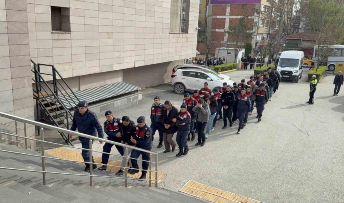 Eskişehir’de jandarma tarafından tefecilik suçlamasıyla yakalanan 3’ü kadın toplam 15