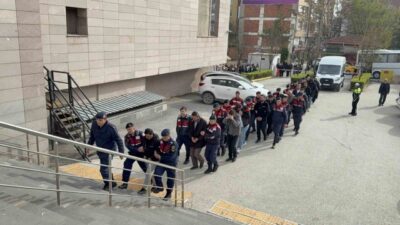 Eskişehir’de jandarma tarafından tefecilik suçlamasıyla yakalanan 3’ü kadın toplam 15