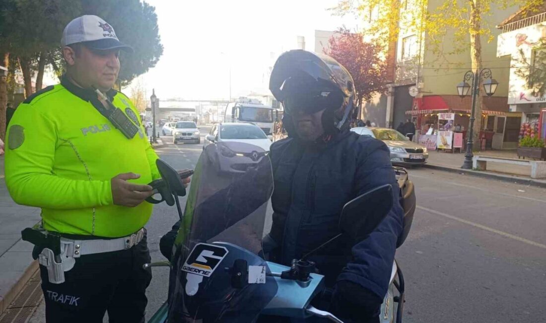 Süleymanpaşa ilçesindeki trafik denetiminde polis ekipleri, 65 aracı inceledi. Denetimlerde,
