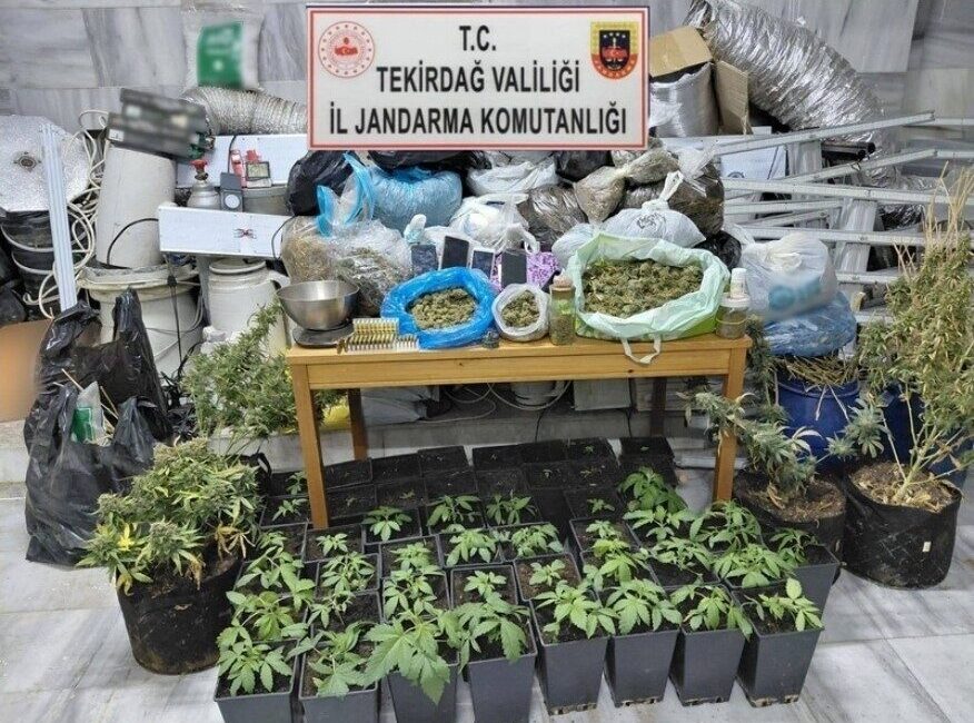 Tekirdağ İl Jandarma Komutanlığı ekipleri, Marmaraereğlisi ilçesinde gerçekleştirilen operasyonda bir