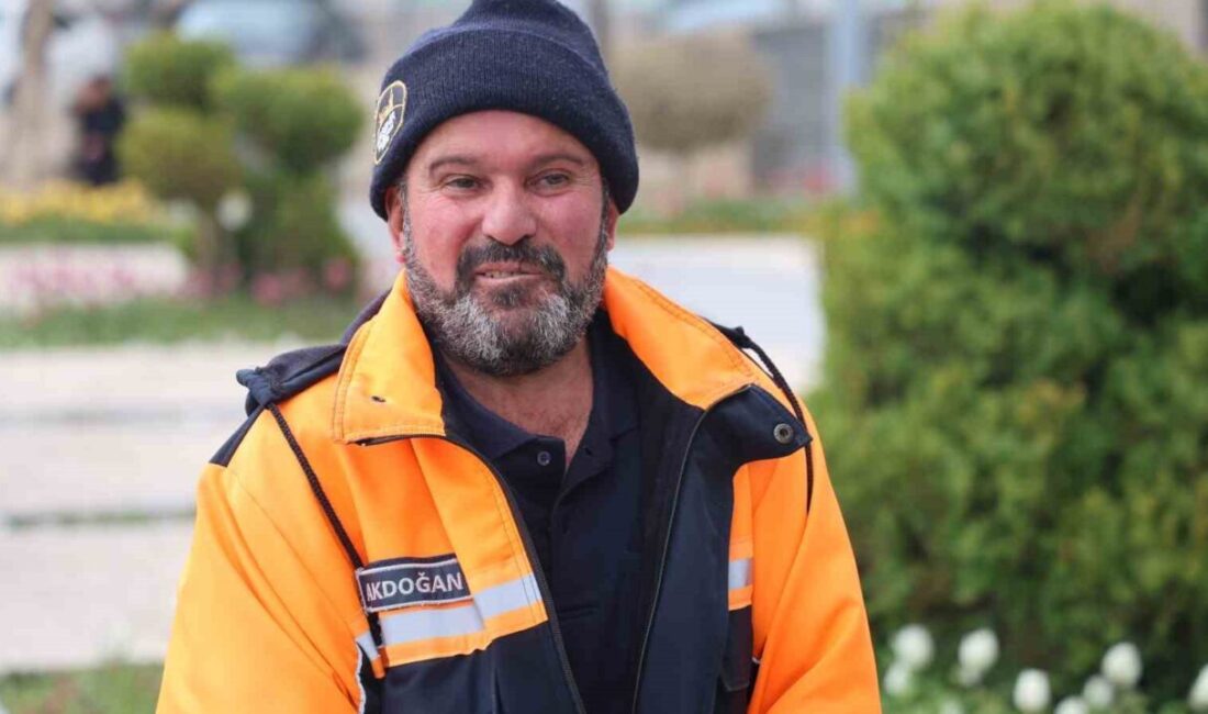 Kırşehir’de temizlik işçisi olarak çalışan Yaşar Akdoğan, Lise Caddesi’nde görev