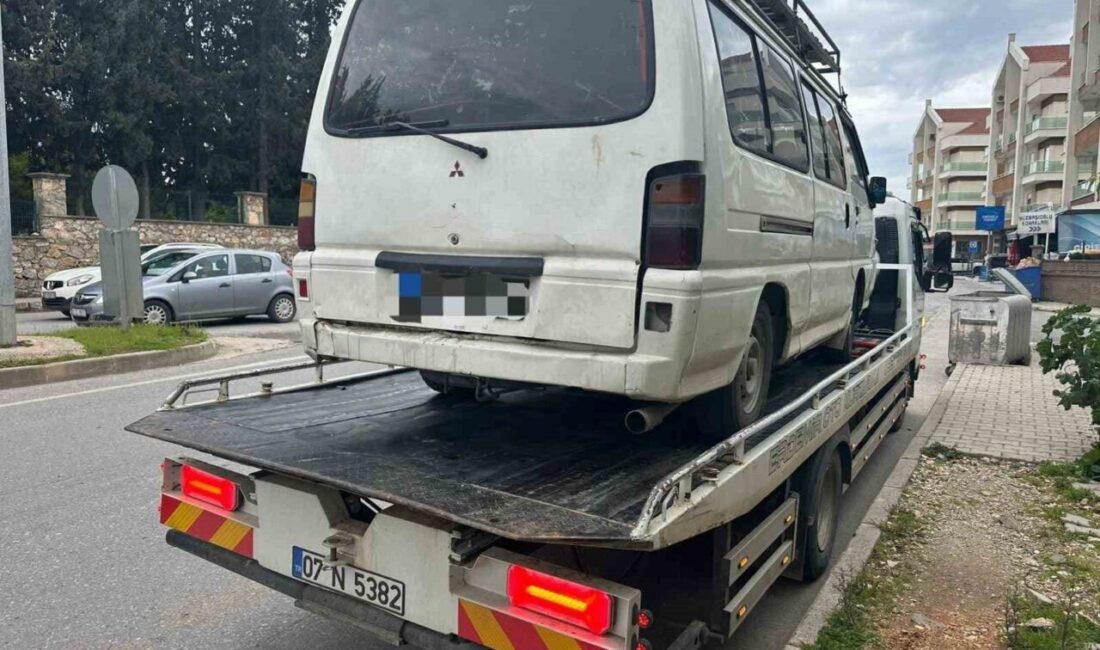 Alanya ilçesindeki Doğu Yeni Çevre Yolu Tüneller Bölgesi’nde, ters yönde