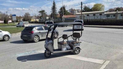 Eskişehir’de yaşanan trafik kazasında, bir otomobil ile ters yöne girmeye