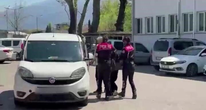 Bursa’da, sosyal medyada yapılan canlı yayın esnasında çıkan bir tartışma,