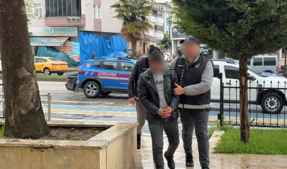 Tokat’ta yapılan bir operasyonda tır dorsesinde bulunan hasarlı bir araçta