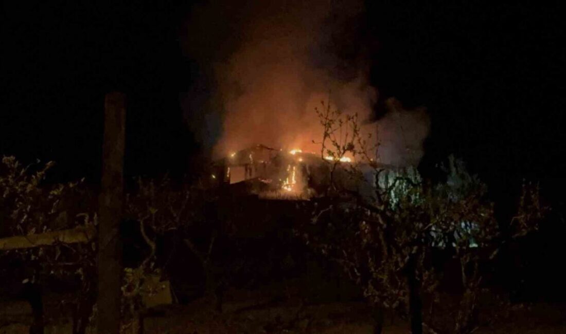 Tokat’ta bir ev, bugün akşam saatlerinde meydana gelen bir yangın