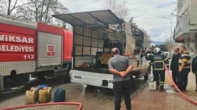 Niksar ilçesindeki bir kamyonet yangını, paniğe yol açtı. Olay, Danişmend