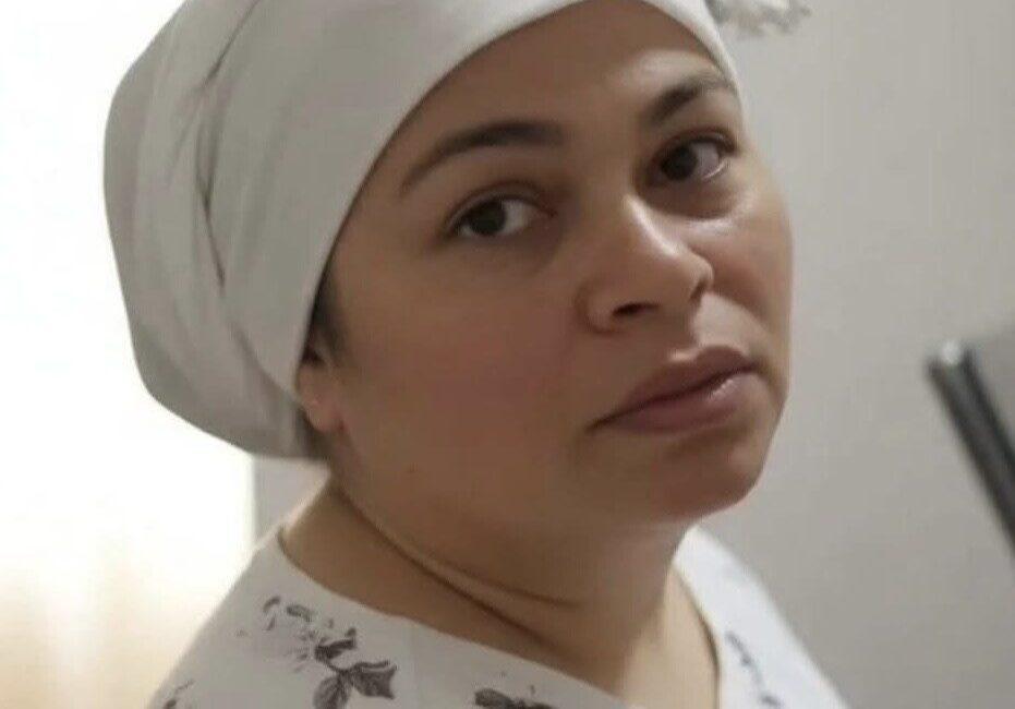 Niksar ilçesindeki bir ev yangınında komşusuna yardım etmeye çalışan ve