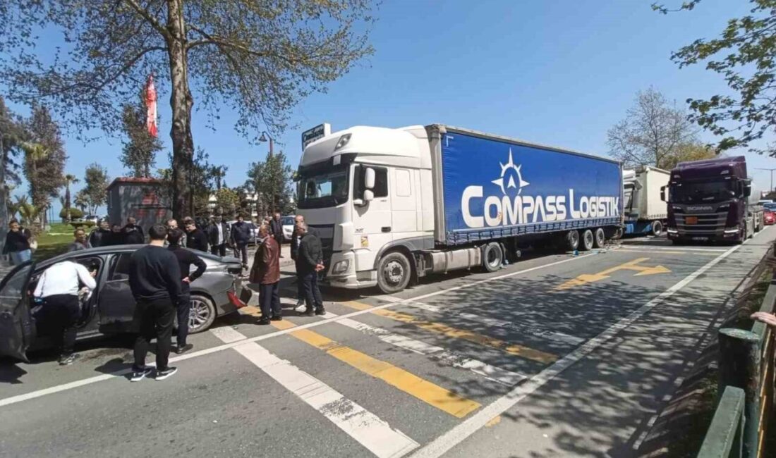 Trabzon’un Akçaabat ilçe merkezinde trafik ışıklarında zincirleme bir kaza meydana