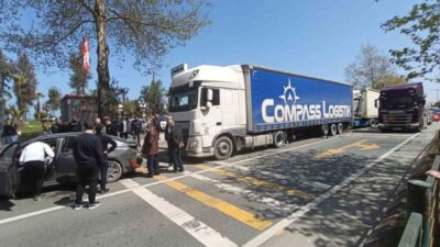 Trabzon’un Akçaabat ilçe merkezinde trafik ışıklarında zincirleme bir kaza meydana