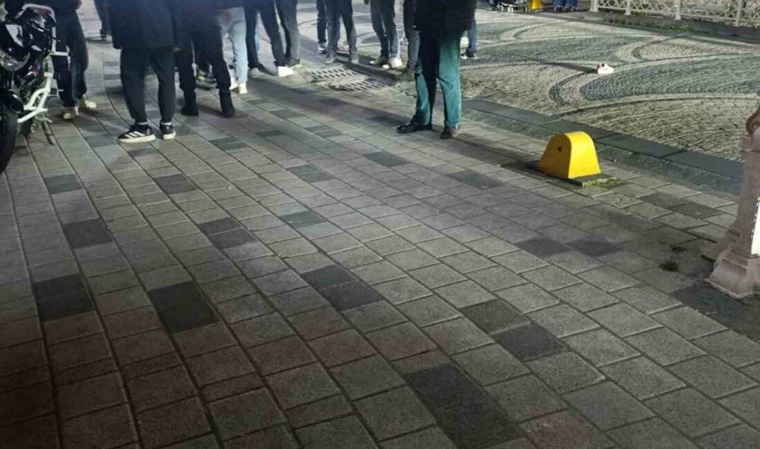 Tekirdağ’ın Kapaklı ilçesinde trafiğe kapatılmış bir caddede, bir çocuk motosiklet