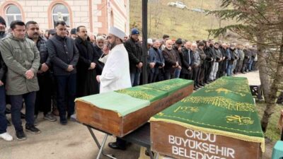 Kabadüz ilçesinde meydana gelen trafik kazasında hayatını kaybeden baba ve