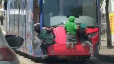 Bursa’nın Osmangazi ilçesinde, Çekirge Mahallesi Darmstadt Caddesi üzerinde seyreden bir