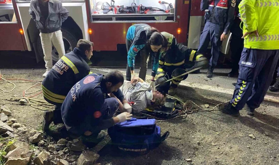 Tekirdağ’ın Şarköy ilçesinde, uçurumdan deniz kıyısına yuvarlanan bir araçta bulunan