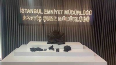 Ümraniye’de yaşanan olayda, bir genç kız arkadaşıyla park halindeki araçta