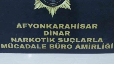 Afyonkarahisar’da polis ekipleri tarafından durdurulan bir otomobilde uyuşturucu madde bulundurdukları