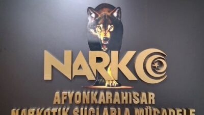 Afyonkarahisar’da gerçekleştirilen polis operasyonunda 5 kişi uyuşturucuyla yakalandı ve bu