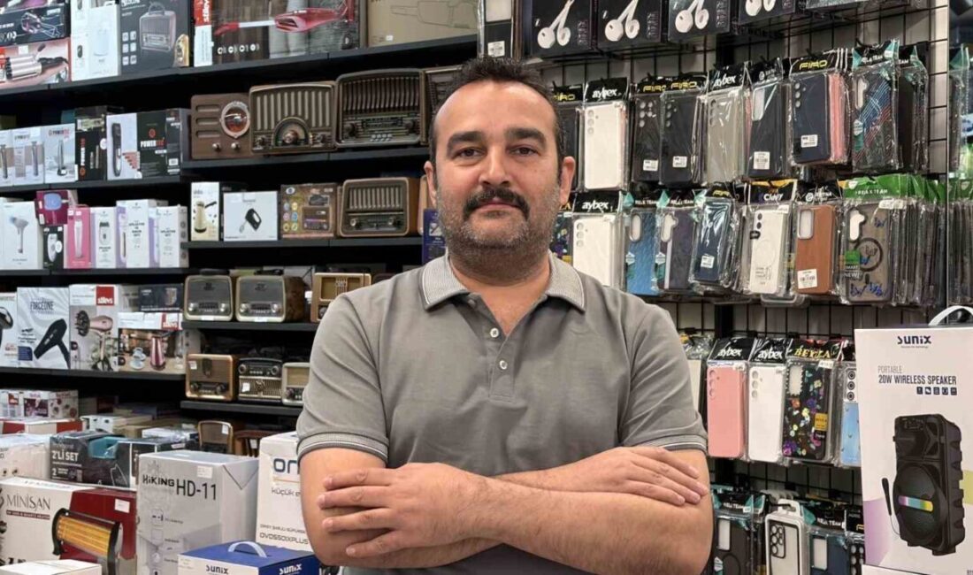 Cemal Kalem isimli uzman, 30 yıldır Kayseri’de cep telefonu ve