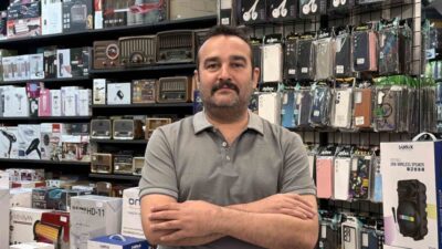 Cemal Kalem isimli uzman, 30 yıldır Kayseri’de cep telefonu ve