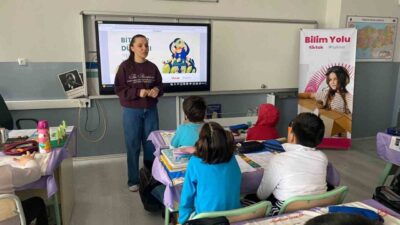 Eskişehir Vali Münir Raif Güney İlkokulu’nda düzenlenen bilim ve teknoloji