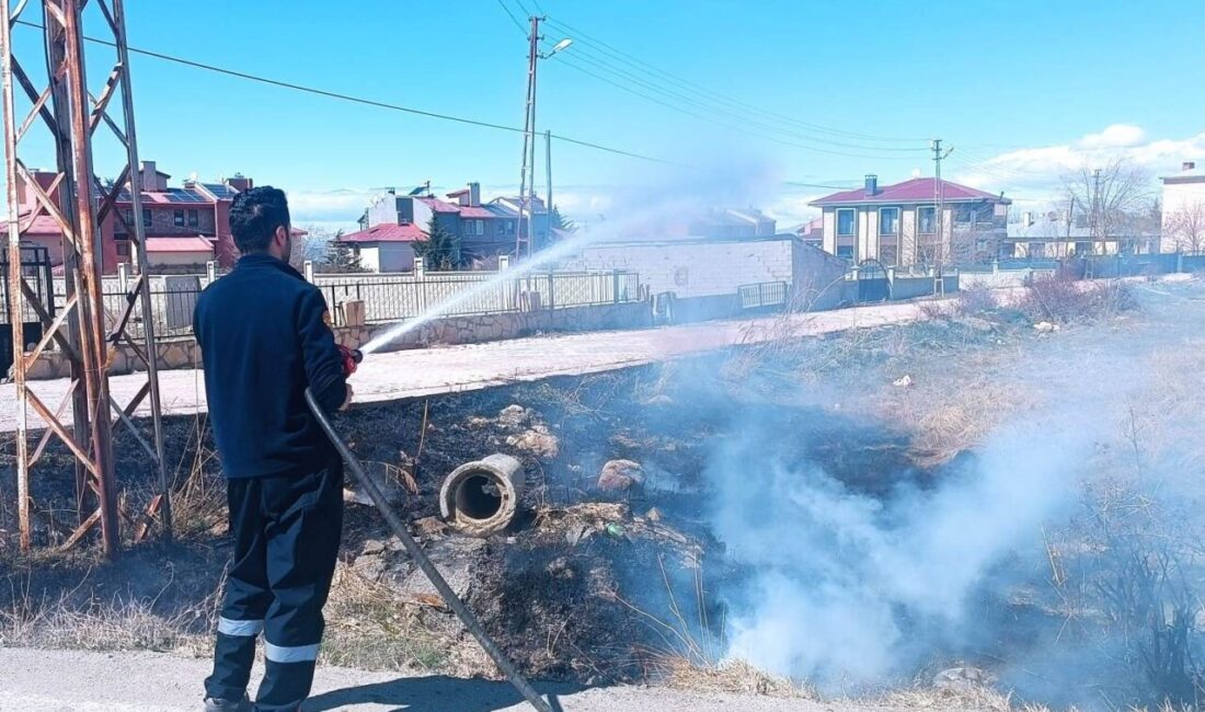 Edremit ilçesine bağlı Yeni Cami Mahallesi’nde meydana gelen anız yangını,