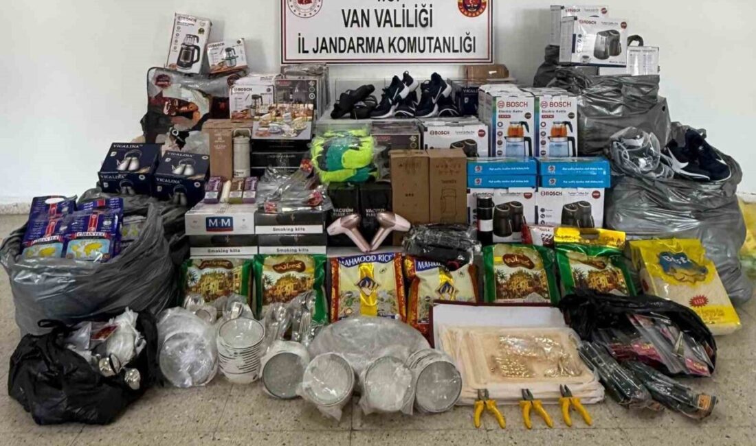 Van’ın Başkale ilçesinde jandarma tarafından gerçekleştirilen operasyon sonucunda gümrük kaçağı