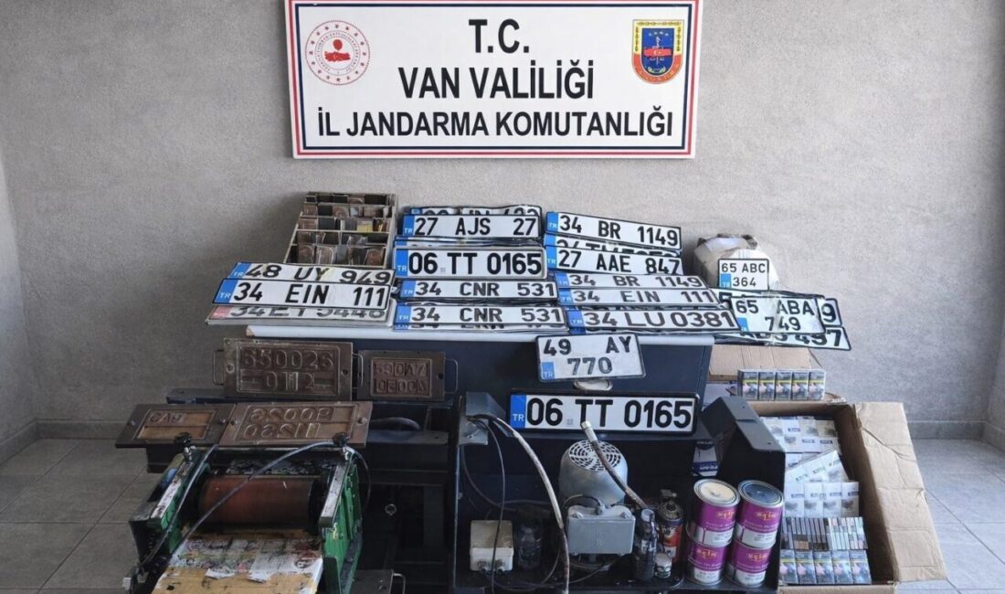 Tuşba ilçesinde sahte plakaları basıp satan 4 kişi hakkında adli