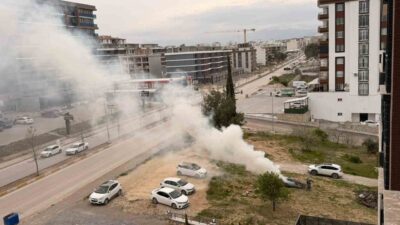 Adıyaman’da, bir kişinin atık malzemeleri ateşe vererek çıkardığı yangını söndürmek