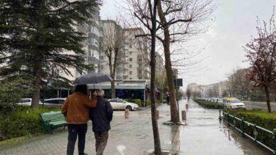 Eskişehir sabah saatlerinde meteoroloji tarafından yapılan karla karışık yağmur uyarısına