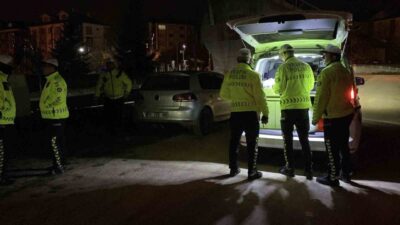 Bolu’da polis ekipleri, vatandaşların ihbarı üzerine harekete geçerek çevreye rahatsızlık