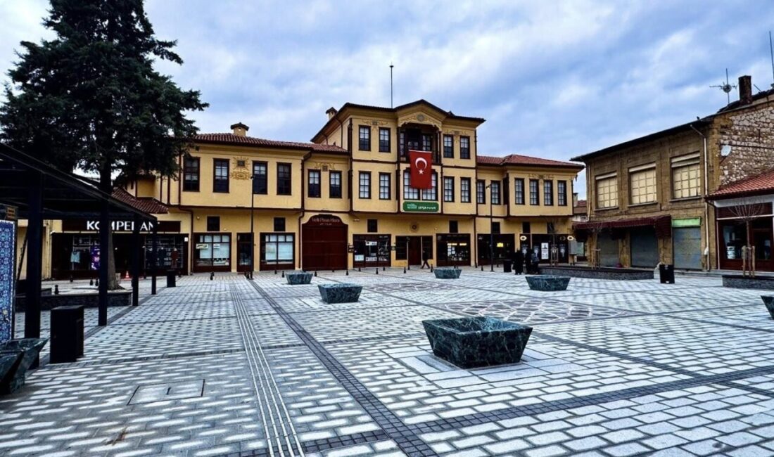 Çorum Belediye Meclisi’nde, Veli Paşa Hanı önünde oluşturulan meydanın adının