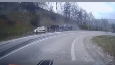 Bursa’nın İnegöl ilçesinde meydana gelen bir kazada, virajı alamayan su