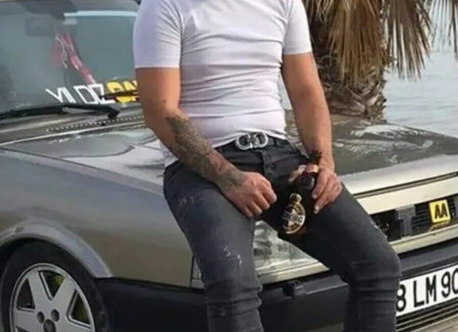 Bodrum ilçesinde virajı alamayarak minibüsle kaza yapan motosiklet sürücüsü hayatını