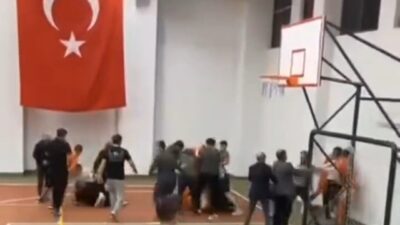 Aladağ ilçesinde gerçekleşen voleybol turnuvasında çıkan olayda 6 öğretmen saldırıya