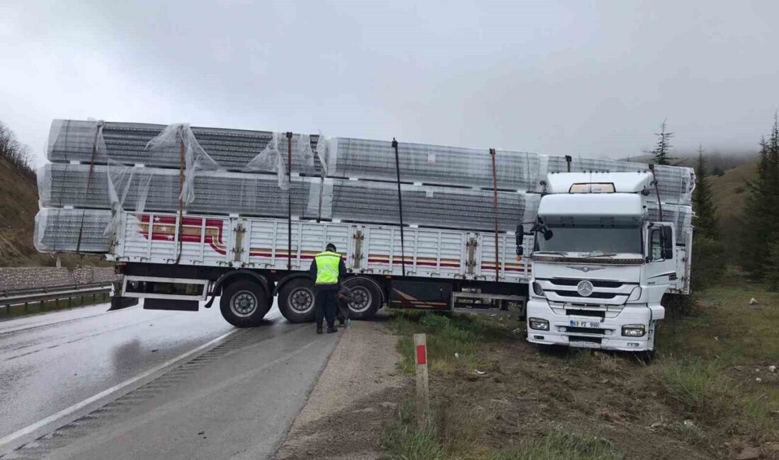 Samsun’un Kavak ilçesinde, yağış sebebiyle meydana gelen kazada bir tır