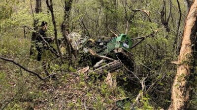 Samsun’un Yakakent ilçesinde meydana gelen kaza sonucunda traktör devrildi ve