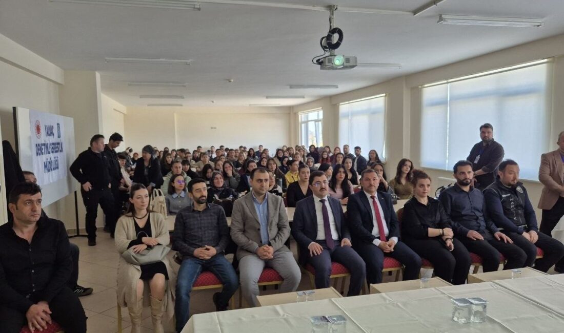 Yalvaç, Isparta ilçesinde düzenlenen bağımlılıkla mücadele panelinde uzmanlar, bağımlılığın bireysel