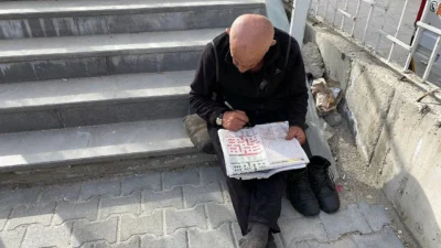 Yozgat’ın Sorgun ilçesinde yaşayan Saffet Ertek, askerdeyken edindiği bulmaca çözme