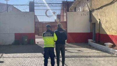 Aydın’ın Germencik ilçesinde jandarma ekipleri, yol kontrolü sırasında bir araçta