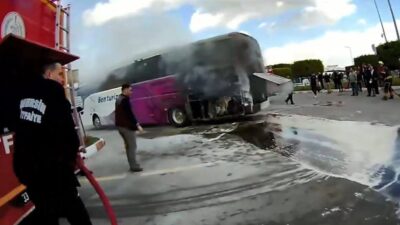 Mersin’de bir yolcu otobüsünde çıkan yangın, hızlı bir şekilde büyümeden