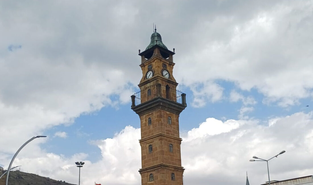 Yozgat’ın simgelerinden biri olan Yozgat Saat Kulesi tarihi dokusu ve