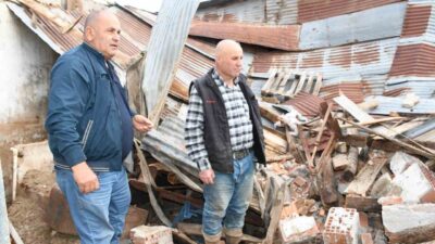Yozgat’ta yaşanan şiddetli yağmur sonrasında çöken ahırda mahsur kalan büyükbaş